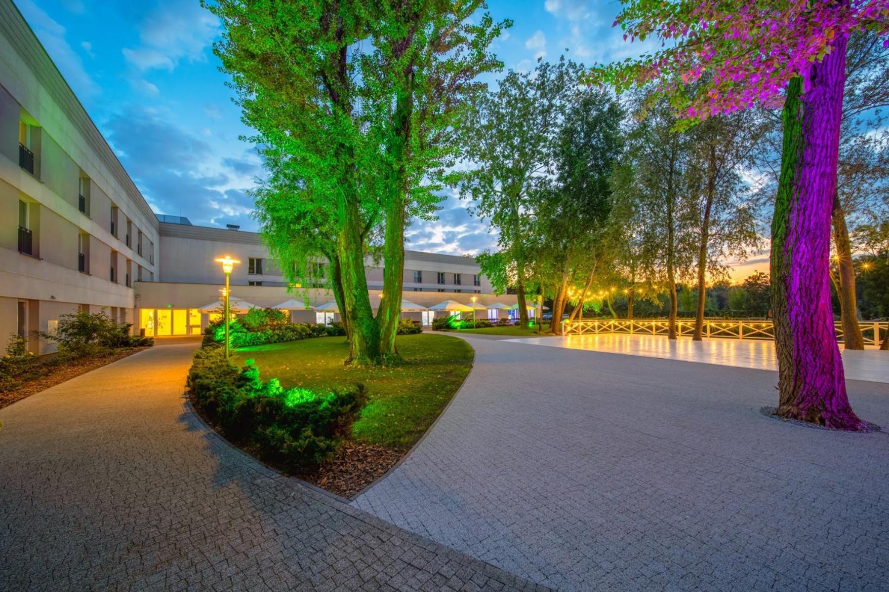 Green Garden Hotel Raszyn Exteriör bild