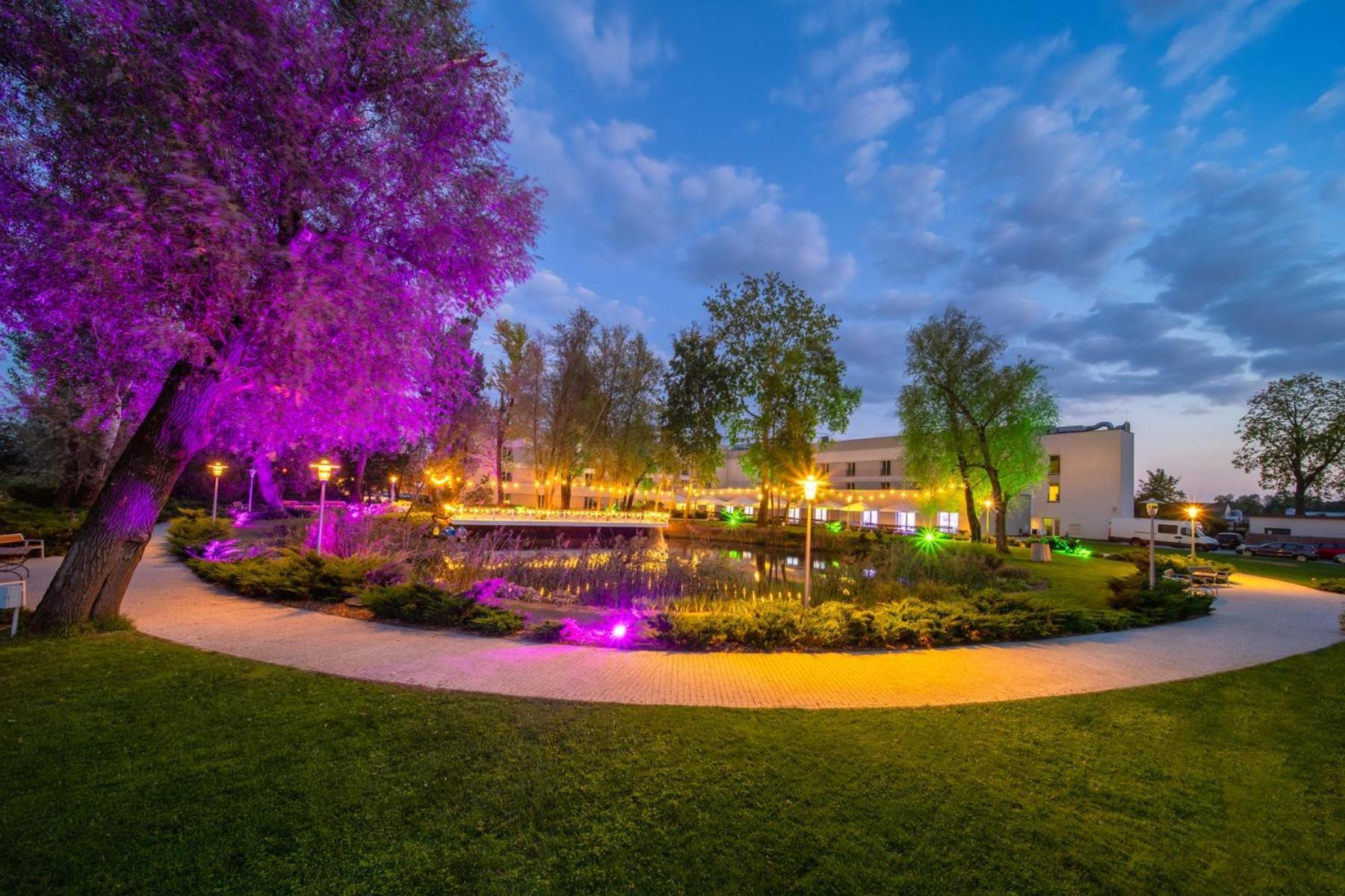 Green Garden Hotel Raszyn Exteriör bild