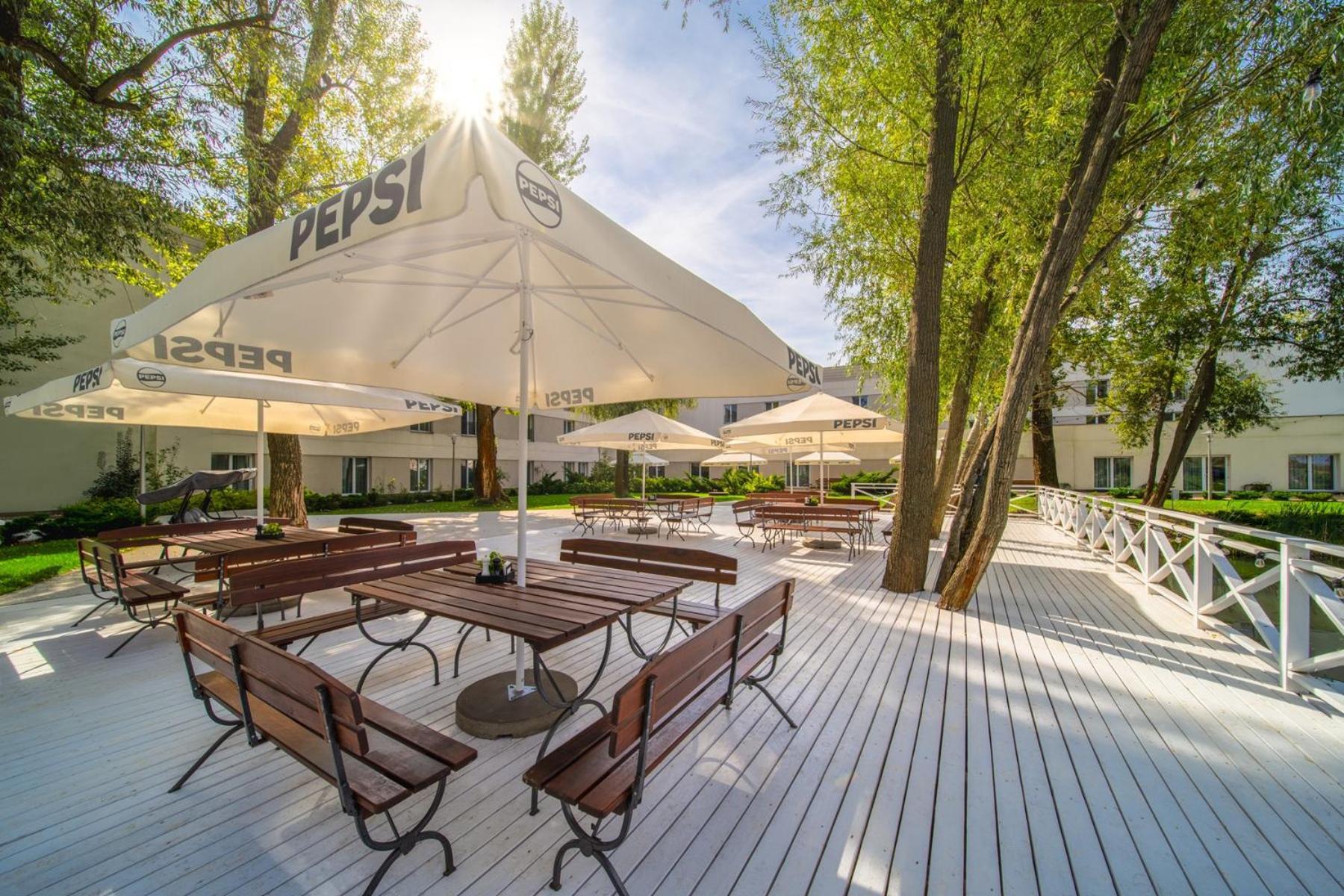 Green Garden Hotel Raszyn Exteriör bild